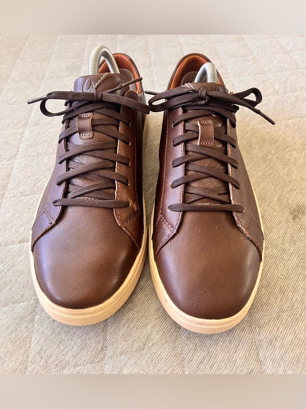 OLUKAI Sz 8.5 Brown Leather Kahu Pahaha Sneakers Excellent Condition Orig $179